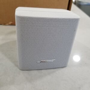 Bose Freespace 3 Wired Satellite Speakers White 040143 new open box one pair